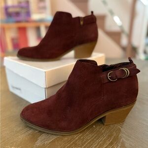 White Mountain Sadie Suede Burgundy Booties Buckle Accent Women's Size 9